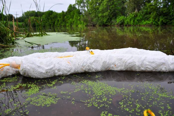 assorbenti per sversamenti in acqua